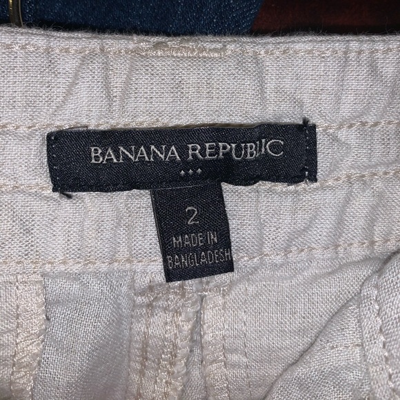 BANANA REPUBLIC KHAKI LIGHTWEIGHT SHORTS - Picture 3 of 4